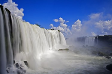 Najsłynniejsze wodospady świata - kiedy jechać?