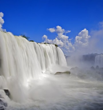 Najsłynniejsze wodospady świata - kiedy jechać?