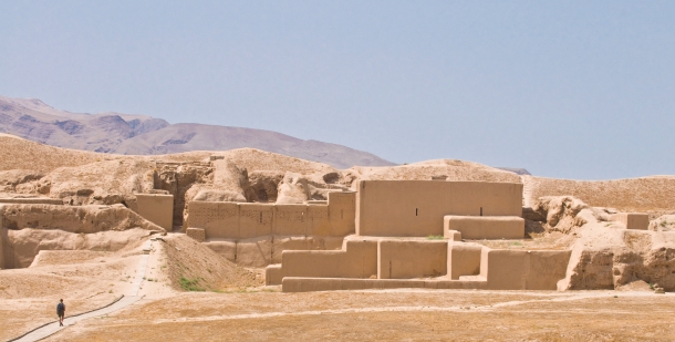 TURKMENISTAN – PŁONĄCE WROTA PIEKIEŁ I MARMUROWY ASZCHABAD